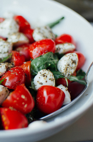 http://13.229.91.231/wp-content/themes/gloriafood-restaurant/assets/starter/about-2.jpg